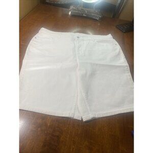 HC101 D & Co Active womens active Medium White Button And Zipper size 20 W.